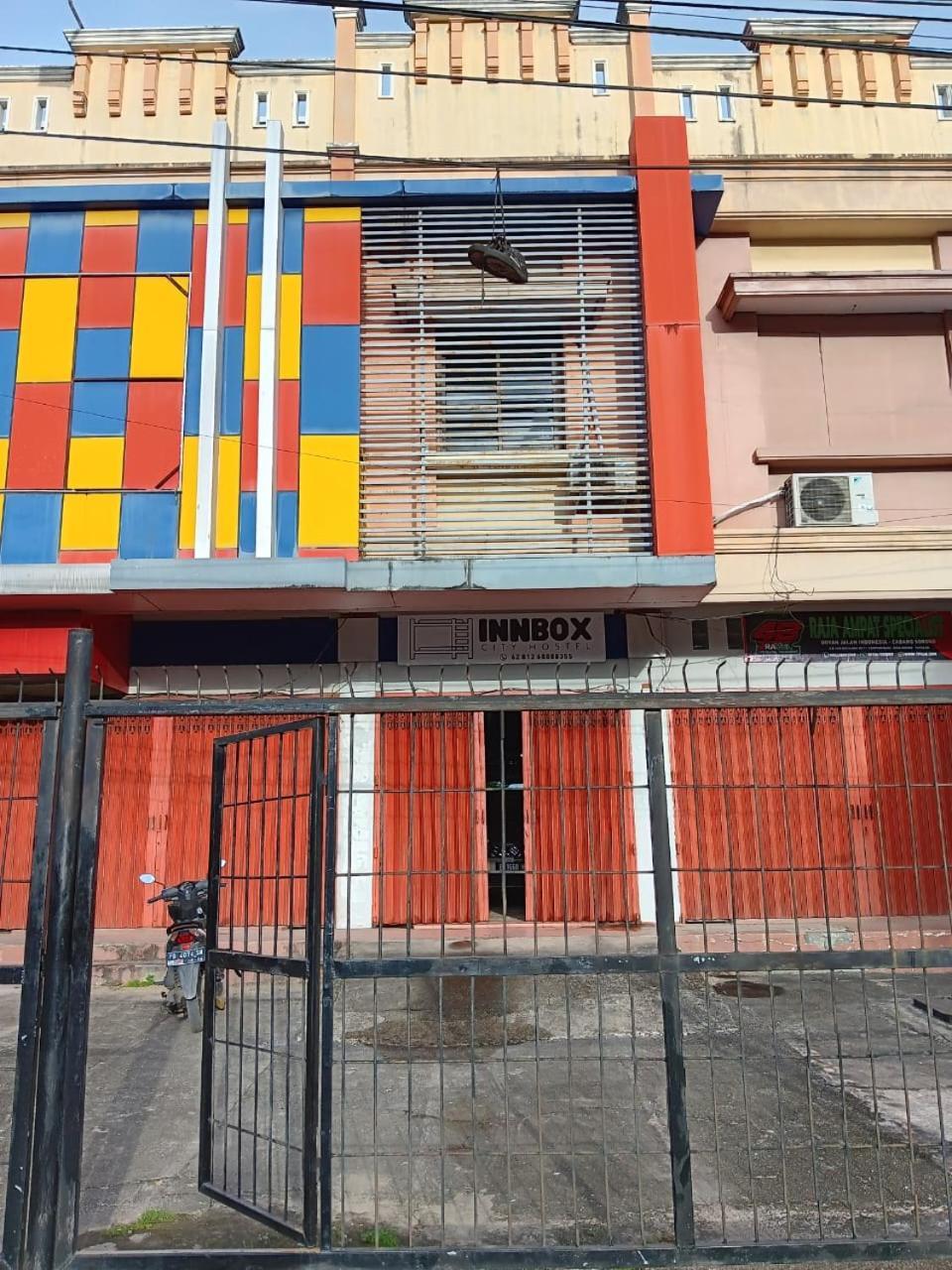 Innbox Hostel Соронг Екстериор снимка